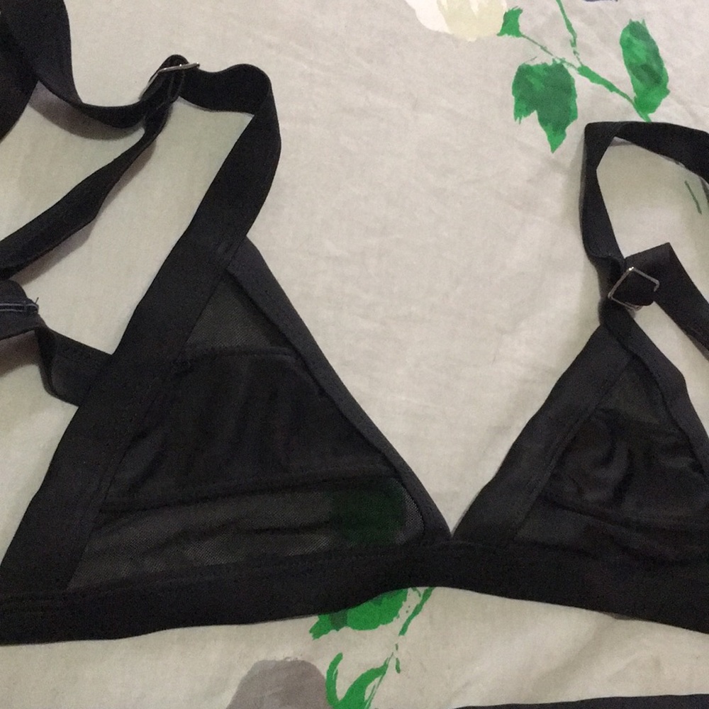 Bikini - Picture 2 of 3